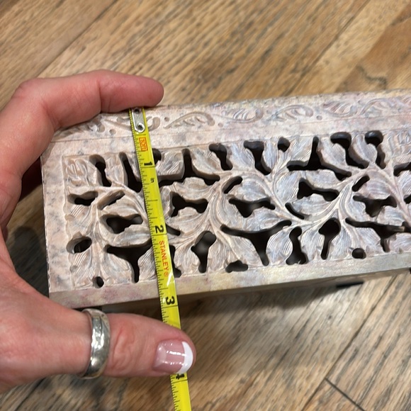 Hand Carved Natural Soap Stone box - Picture 8 of 10